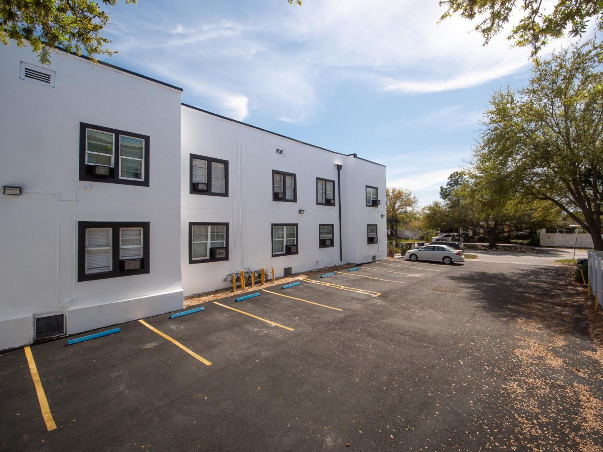 Modern Westshore Apartment Tampa Exterior photo